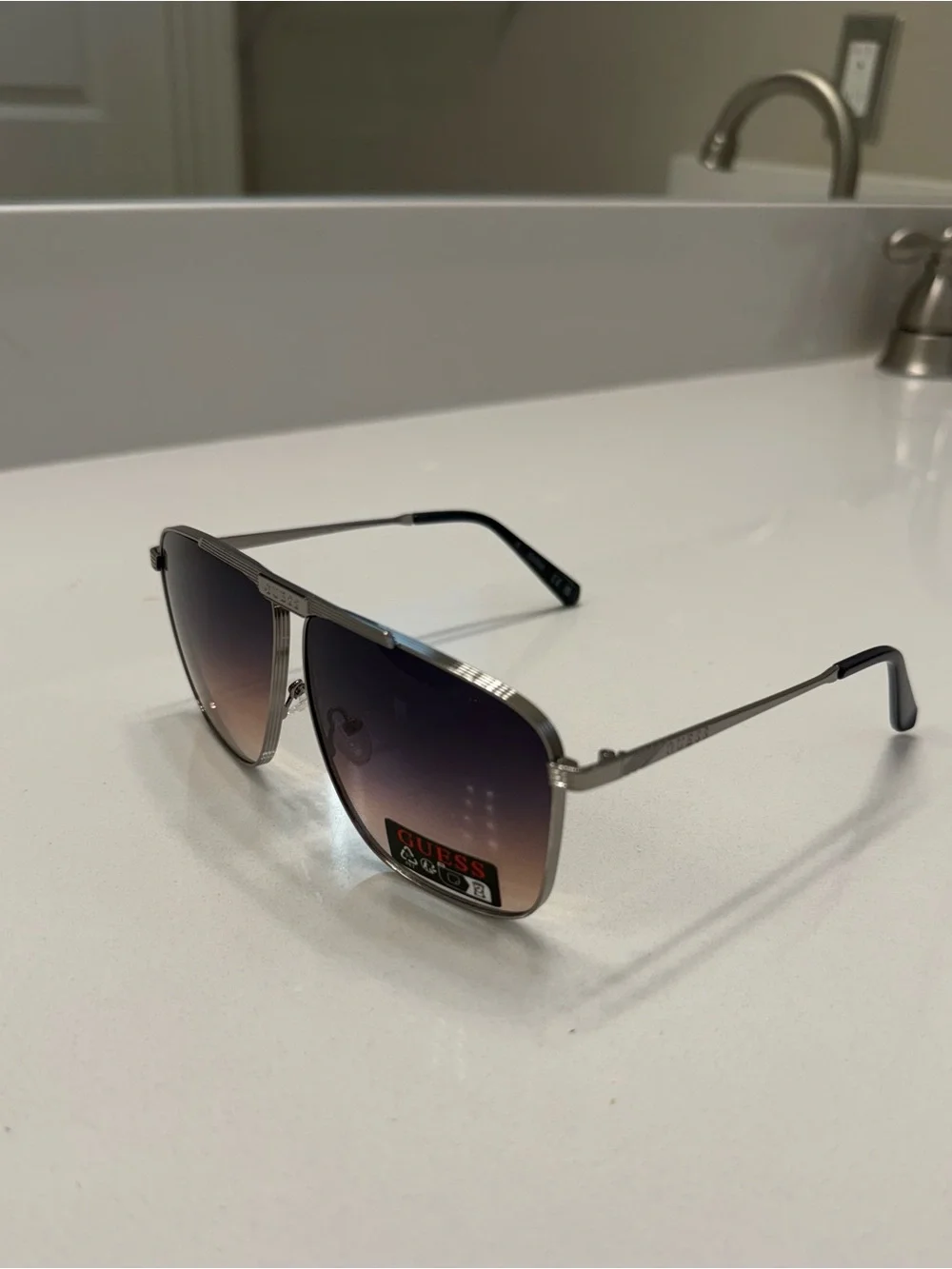 GUESS Aviator Sunglasses in GRADIENT Brown NWOT - Picture 11 of 13